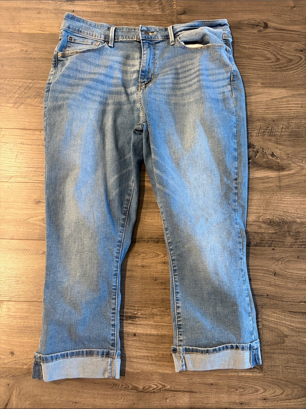 Signature by Levi Strauss mid rise Capri jeans